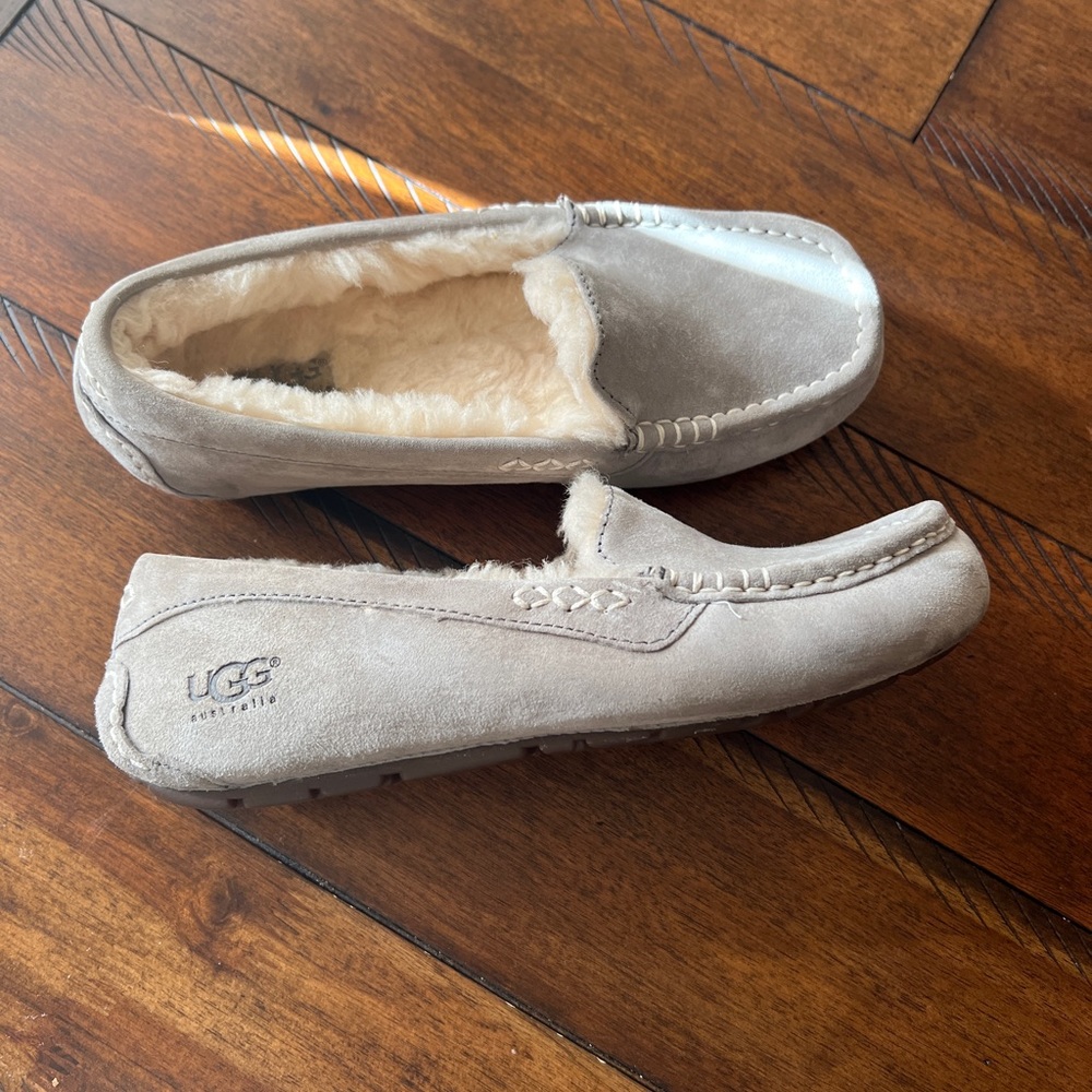 Women's UGG Ansley Slippers - Size 8